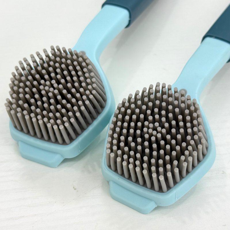 Silicone brush
